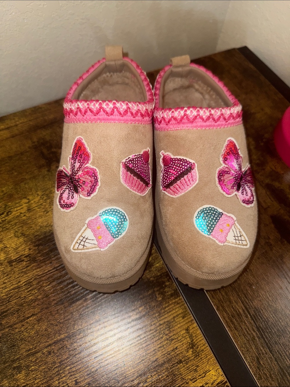 Mudd Girls Tan Slip-On Slippers with Pink Trim & Multicolor Appliqués